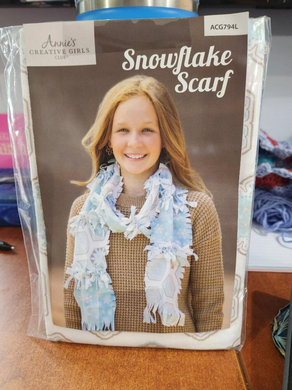 New Sealed Annie's Creative Girls Club Snowflake Scarf No-Sew Fleece Craft Kit